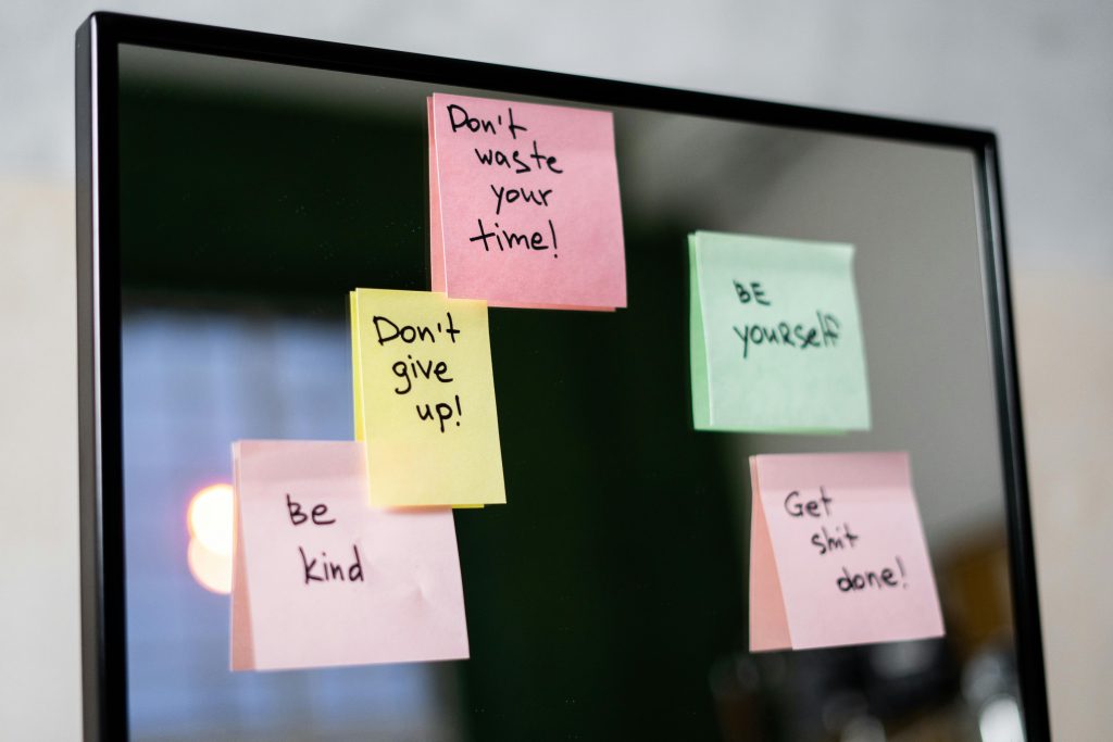 Sticky notes showing motivation tips after new year’s drop